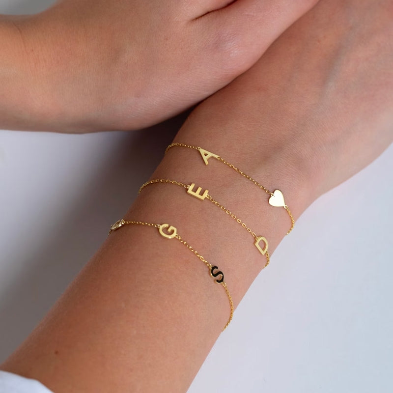 Bracelet personnalisés à lettres minimalistes