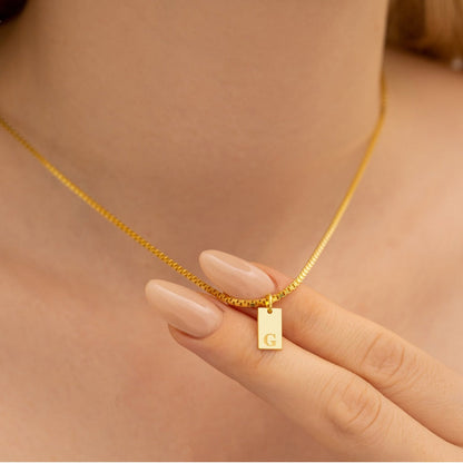 Collier initial personnalisable avec pendentifs rectangulaires