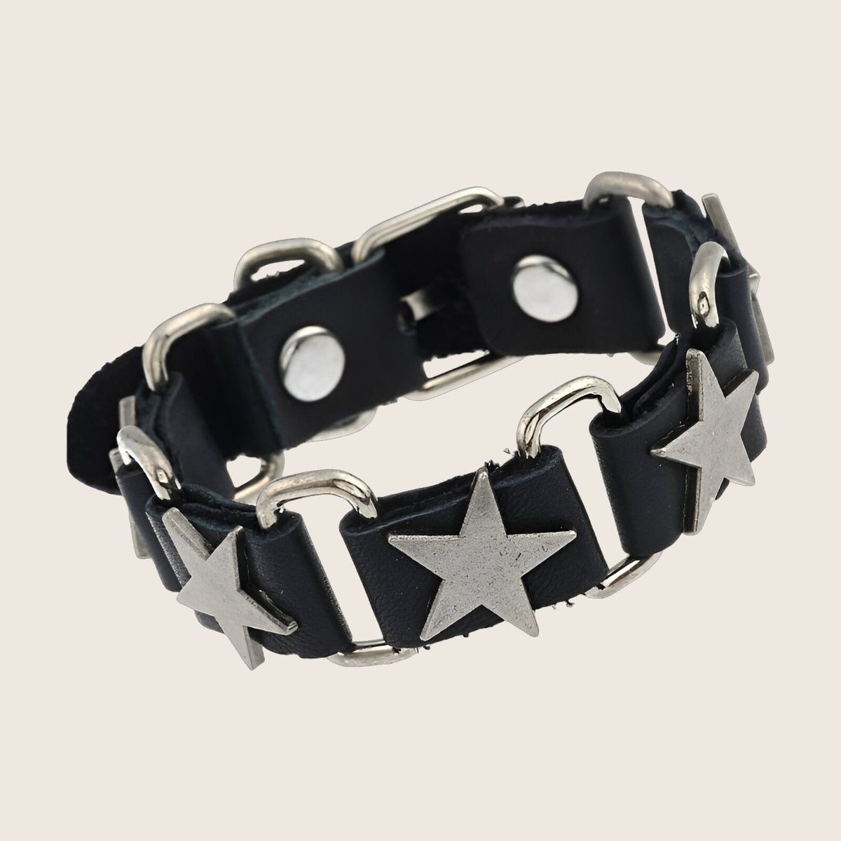 Bracelet a motif etoiles argentees, fermoir ardillon, finition punk, modele Seren — photo 1