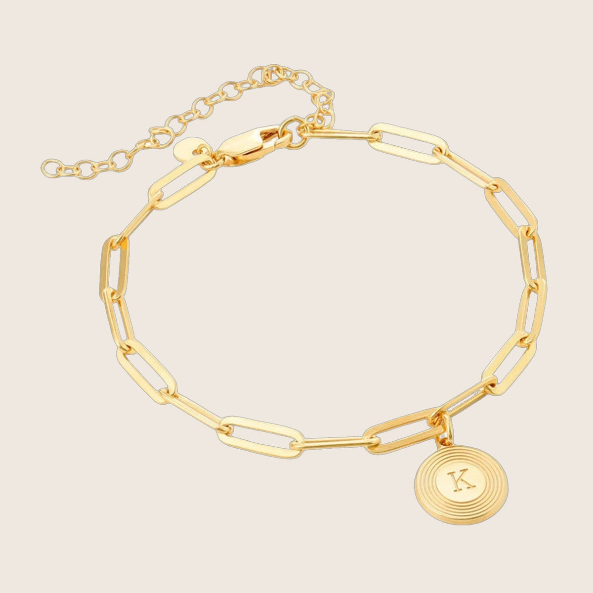 Bracelet à mailles rectangulaires en acier inoxydable doré, pendentif médaille lettre personnalisable, chaîne style trombone élégante, modèle Calvina — photo 1