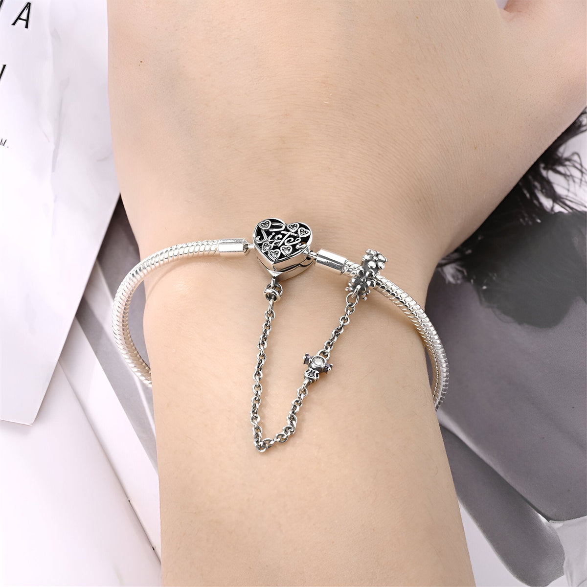 Bracelet à charm en maille serpent, fermoir coeur personnalisable, pour femme, modèle Eliska — photo 2