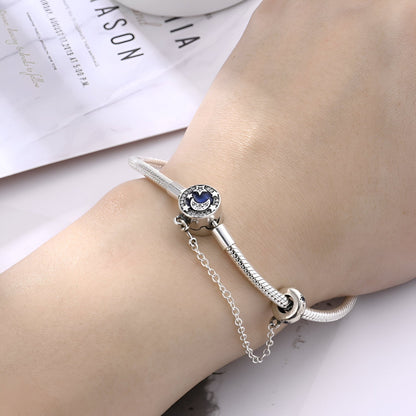 Bracelet à charm maille serpent, motif lune et étoiles, personnalisable, pour femme, modèle Ione — photo 2