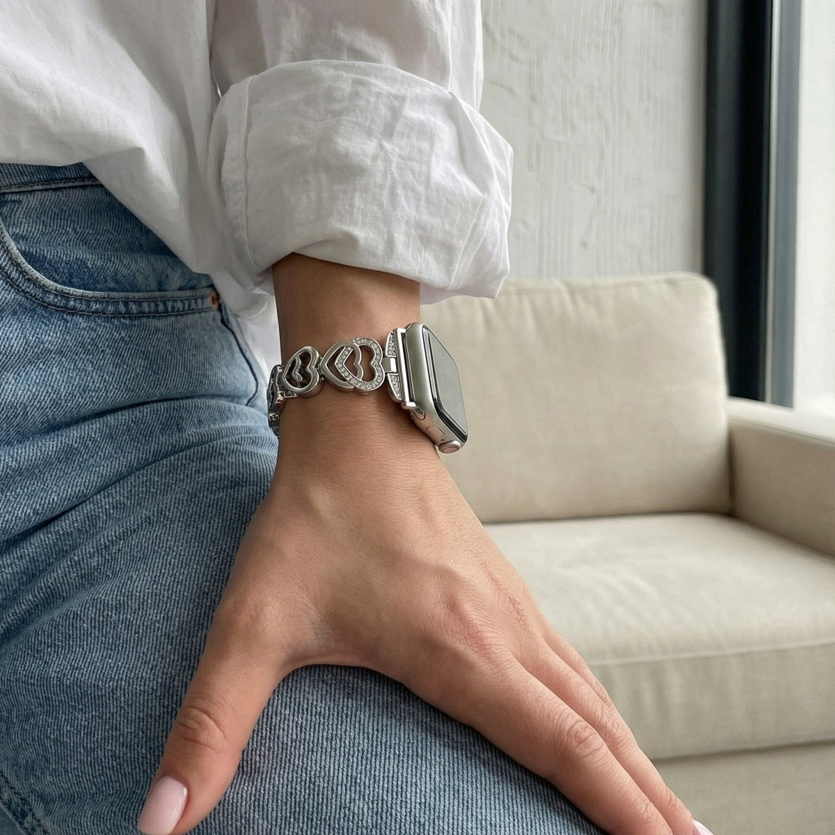 Bracelet Apple Watch à mailles coeur entrelacé en métal, strass scintillants, taille ajustable, modèle Pyrone — photo 2
