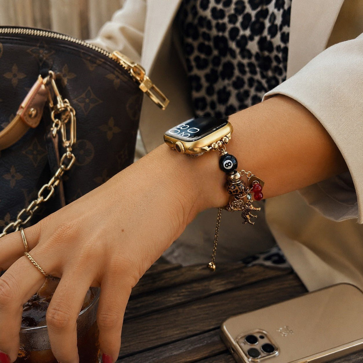 Bracelet Apple Watch à charms pendants, chaîne ajustable en alliage métallique, bijoux fantaisie originaux, modèle Kidra — photo 2