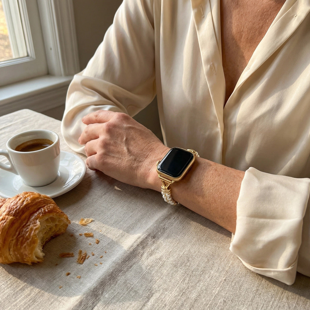 Bracelet Apple Watch à perles et maillons ajourés, finition dorée ou argentée, pour femme, modèle Yizelle — photo 2