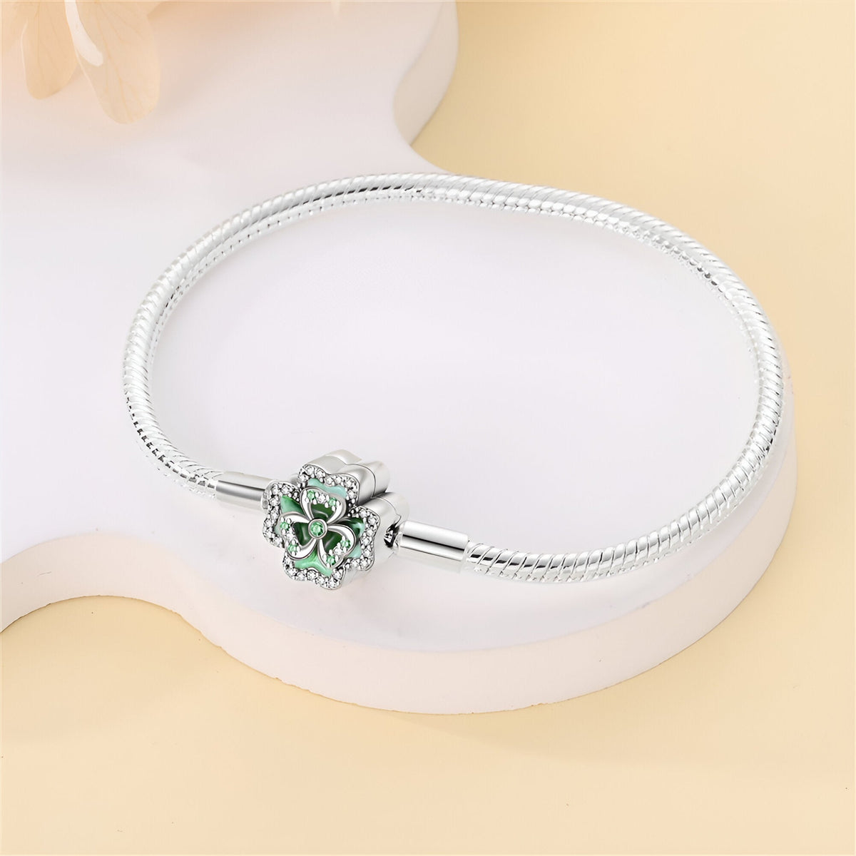 Bracelet à charm maille serpent, charm trèfle émaillé et zircons, pour femme, modèle Fiorella — photo 3