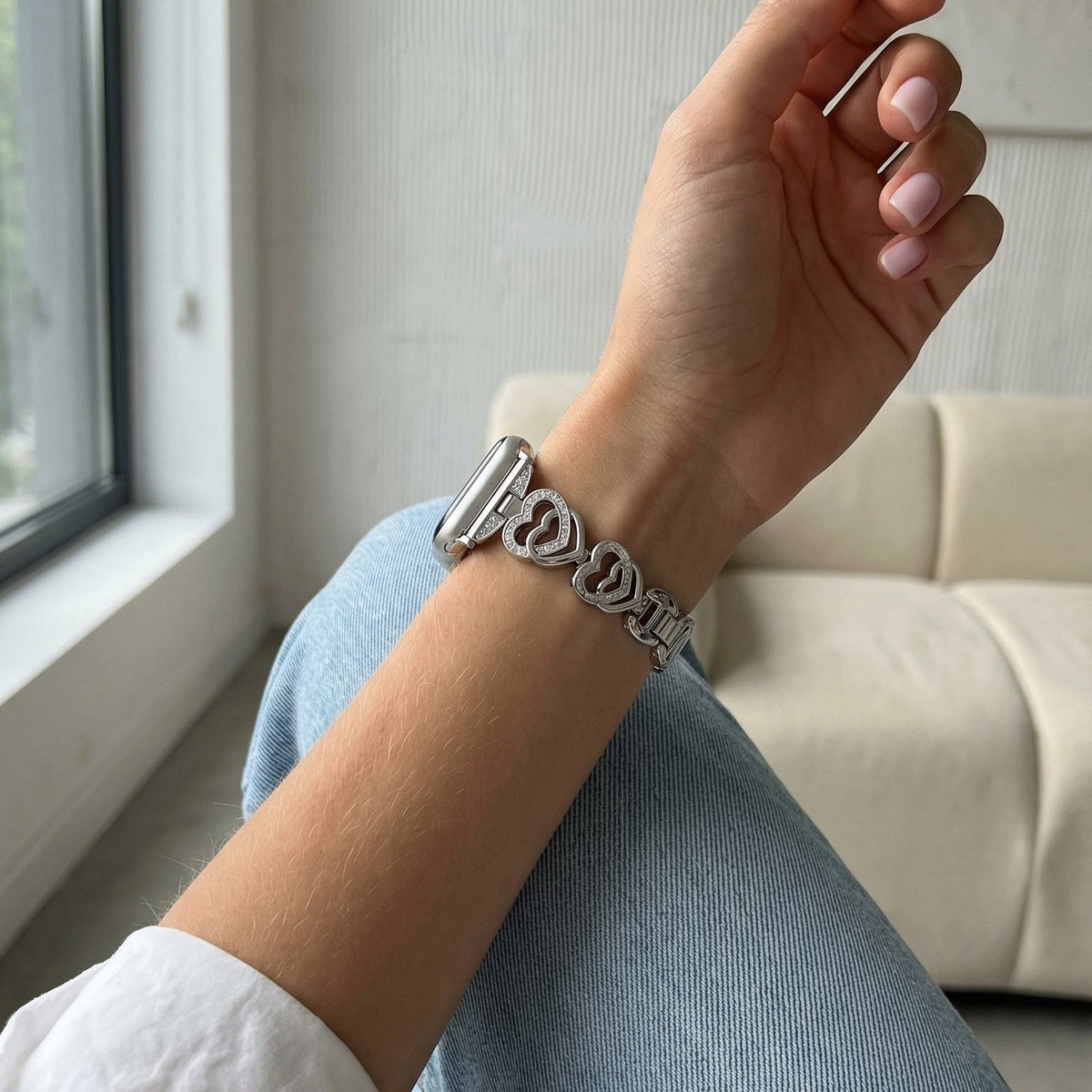 Bracelet Apple Watch à mailles coeur entrelacé en métal, strass scintillants, taille ajustable, modèle Pyrone — photo 3