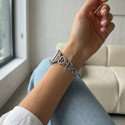 Bracelet Apple Watch à mailles coeur entrelacé en métal, strass scintillants, taille ajustable, modèle Pyrone — photo 3