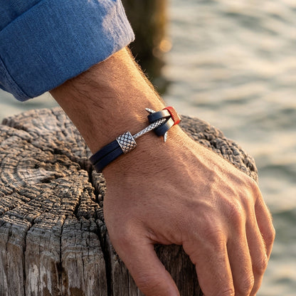 Bracelet ancre homme en croûte de cuir et acier inoxydable, bracelet nautique style marin avec ancre argentée et cordon décoratif, modèle Torin — photo 3