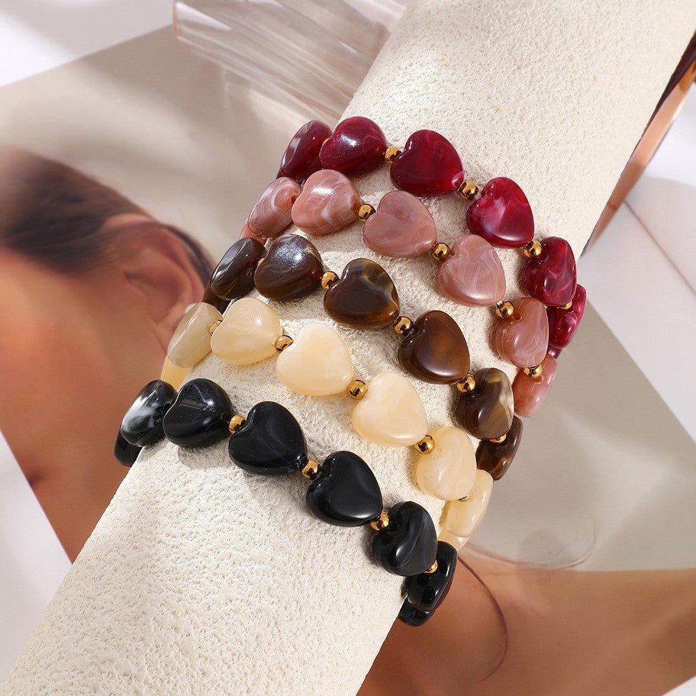 Bracelet à perles coeur en résine marbrée, intercalaires dorées en acier, modèle Aroba — photo 3
