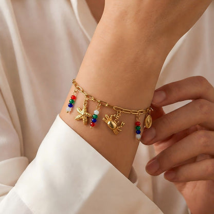 Bracelet à mailles dorées, charms marins et perles colorées, bijou d'été ajustable, modèle Toila — photo 3