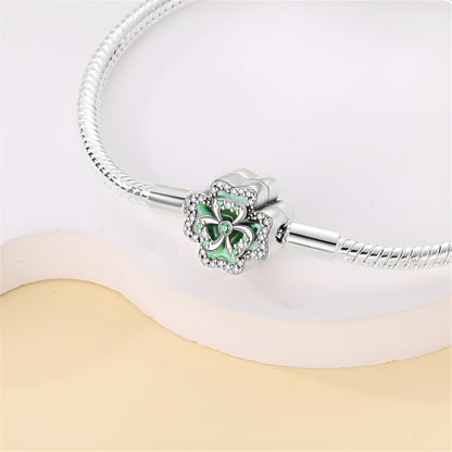 Bracelet à charm maille serpent, charm trèfle émaillé et zircons, pour femme, modèle Fiorella — photo 4