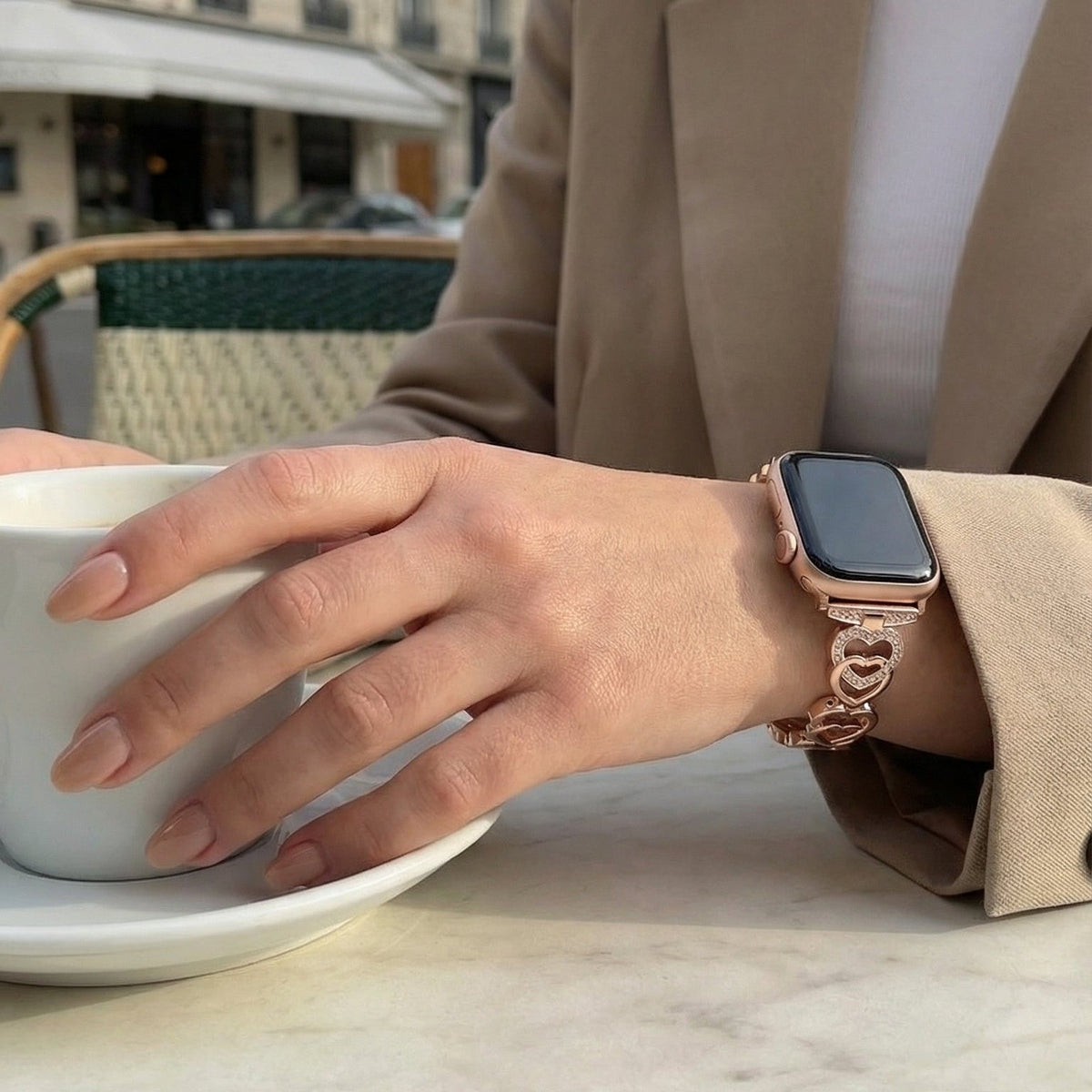 Bracelet Apple Watch à mailles coeur entrelacé en métal, strass scintillants, taille ajustable, modèle Pyrone — photo 4