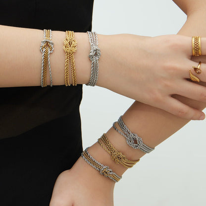 Bracelet à mailles multiples avec nœud central, acier inoxydable à finition dorée, style minimaliste raffiné, modèle Coupa — photo 4