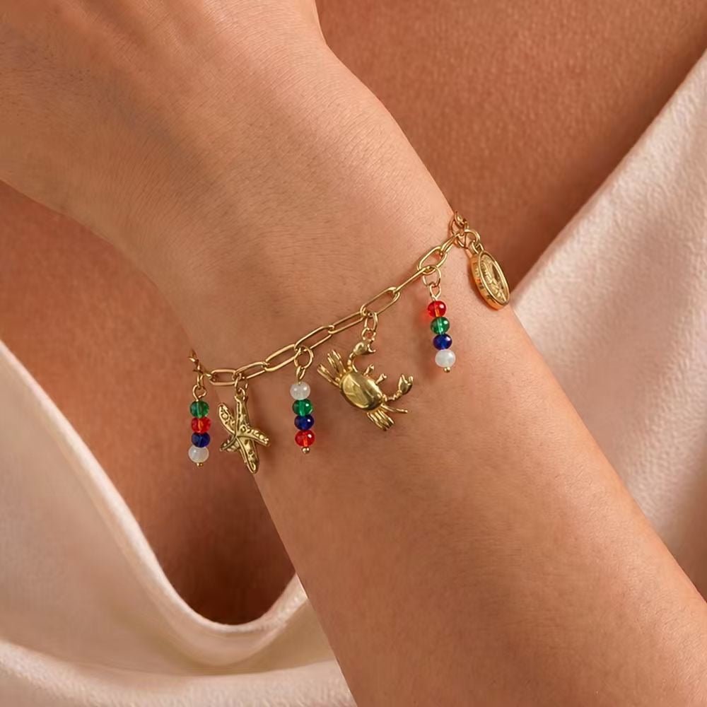 Bracelet à mailles dorées, charms marins et perles colorées, bijou d'été ajustable, modèle Toila — photo 4