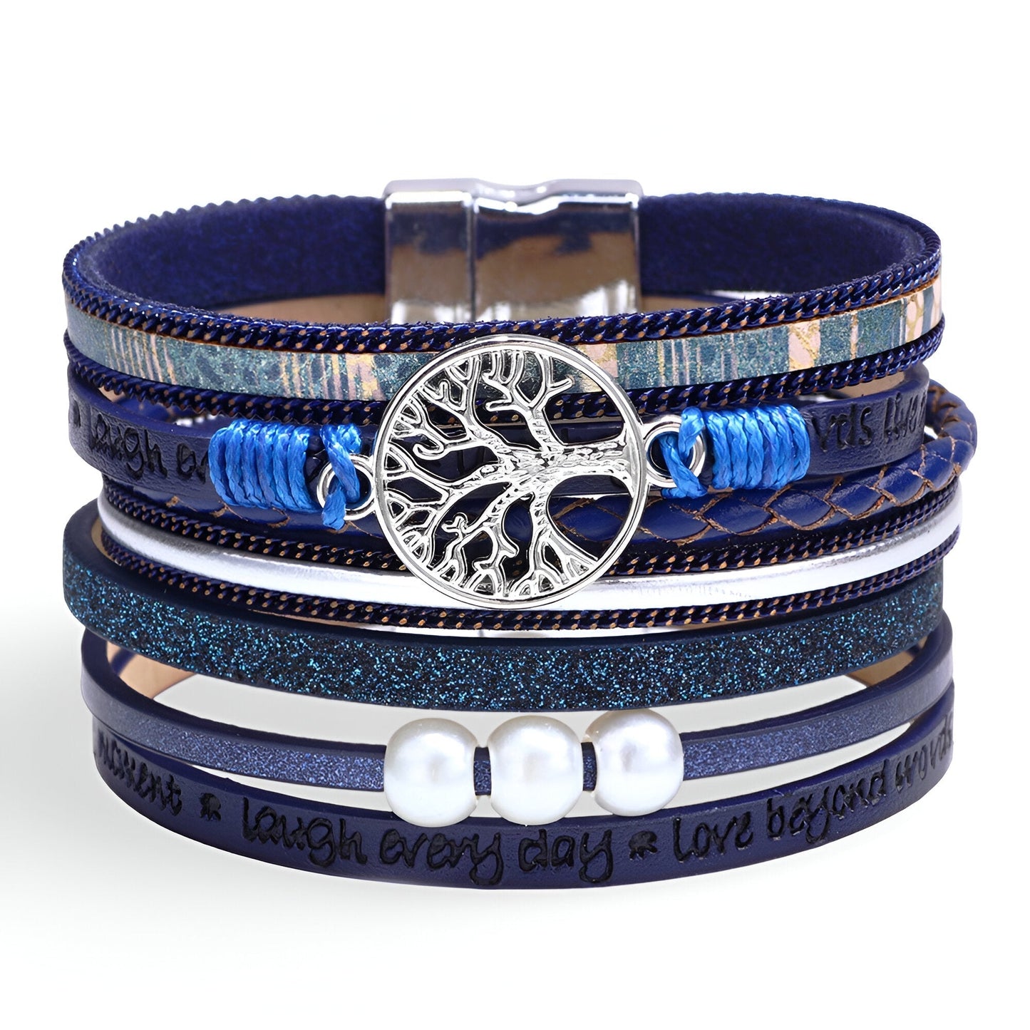 Bracelet multi-rangs bleu en microfibre avec breloque arbre de vie argentée et perles blanches.