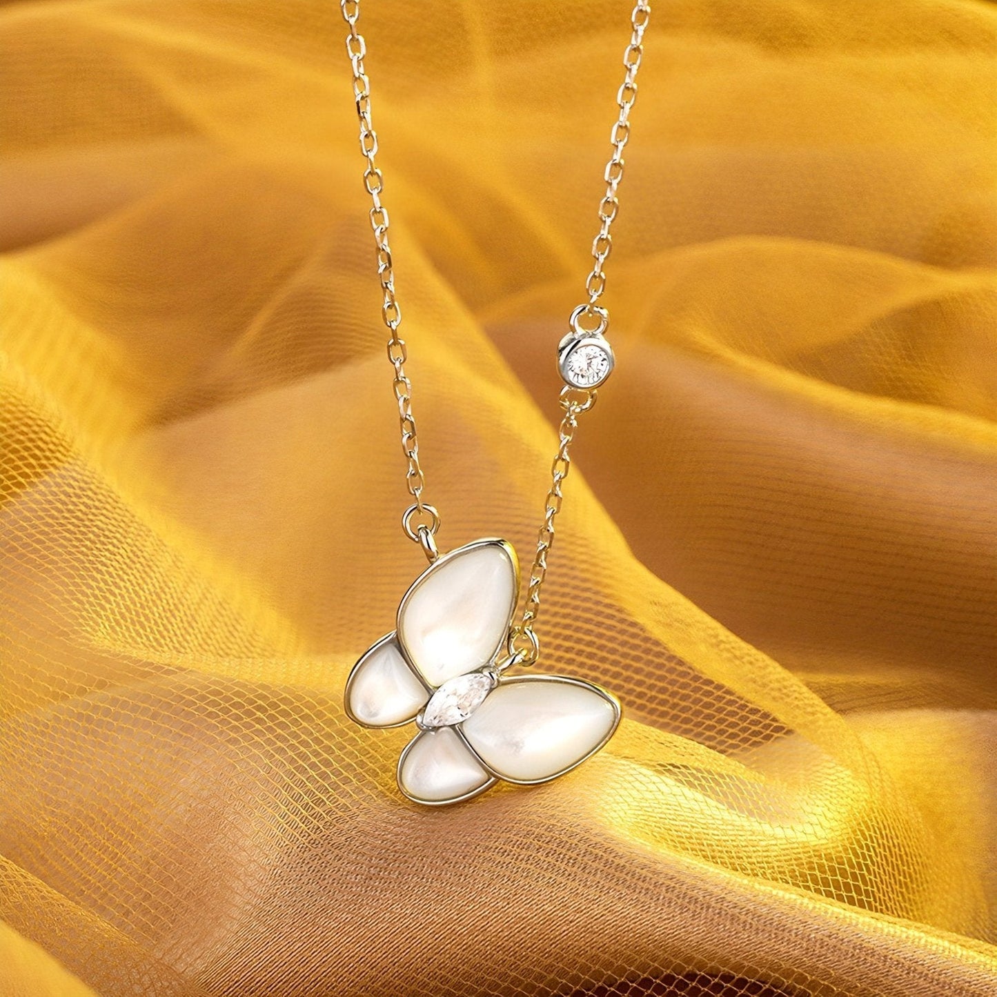 Collier papillon en nacre, argent 925, doré champagne ou argenté, modèle Olga
