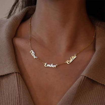 Collier personnalisé à plusieurs prénoms