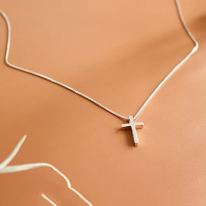 Collier croix fine